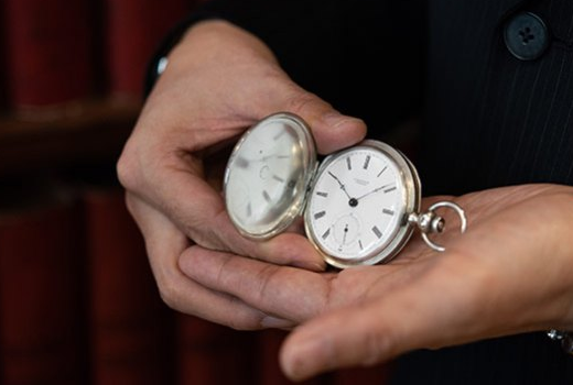 A collector finds the oldest Longines watch known to date, a historical discovery for the brand